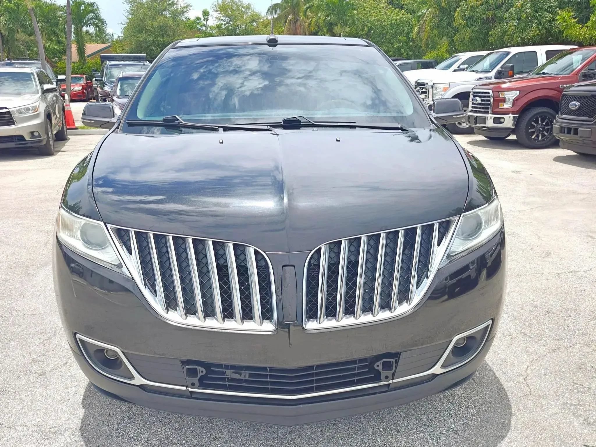 Used 2013 Lincoln MKX FWD image 2