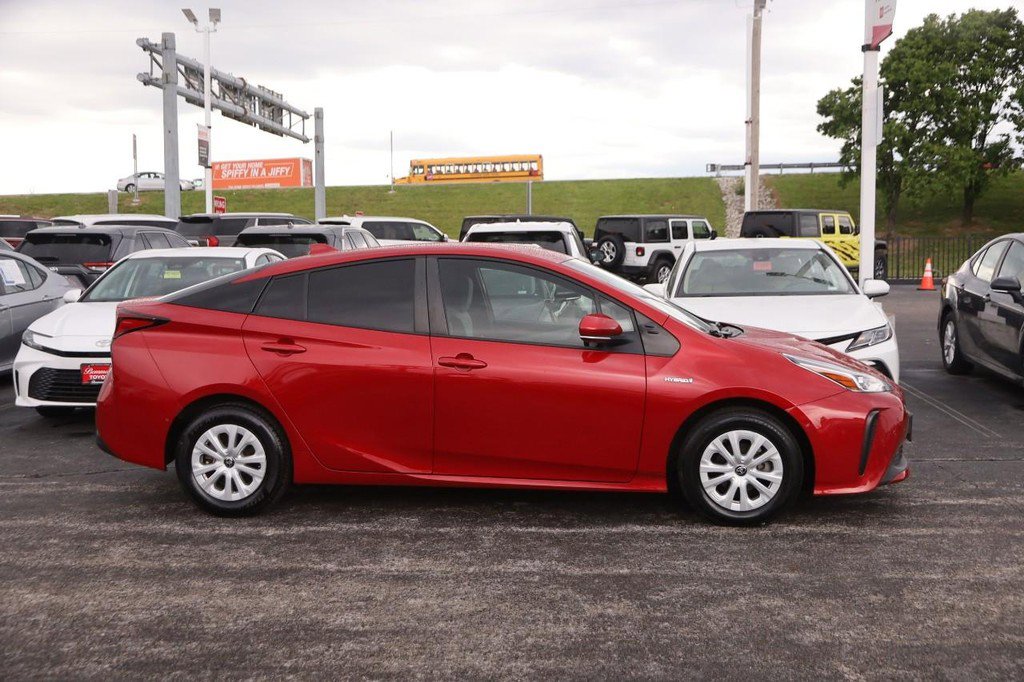 Used 2021 Toyota Prius LE FWD image 5