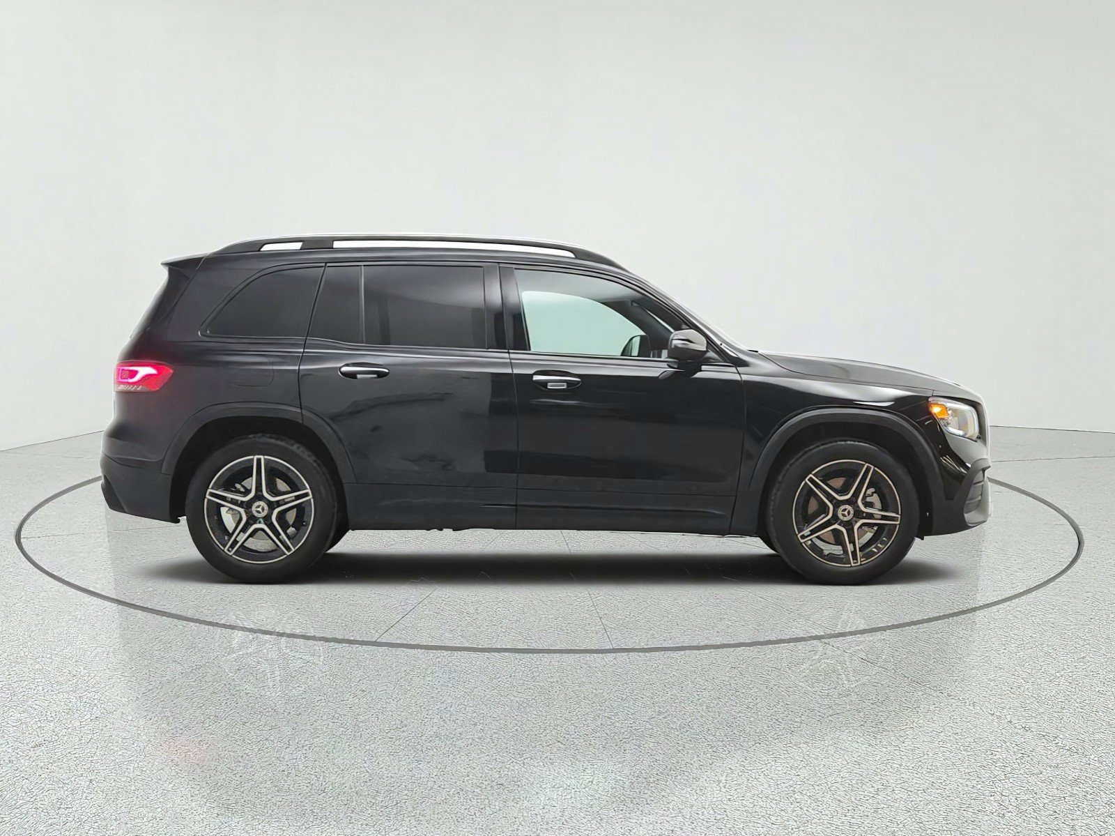 Used 2023 Mercedes-Benz GLB 250 image 4