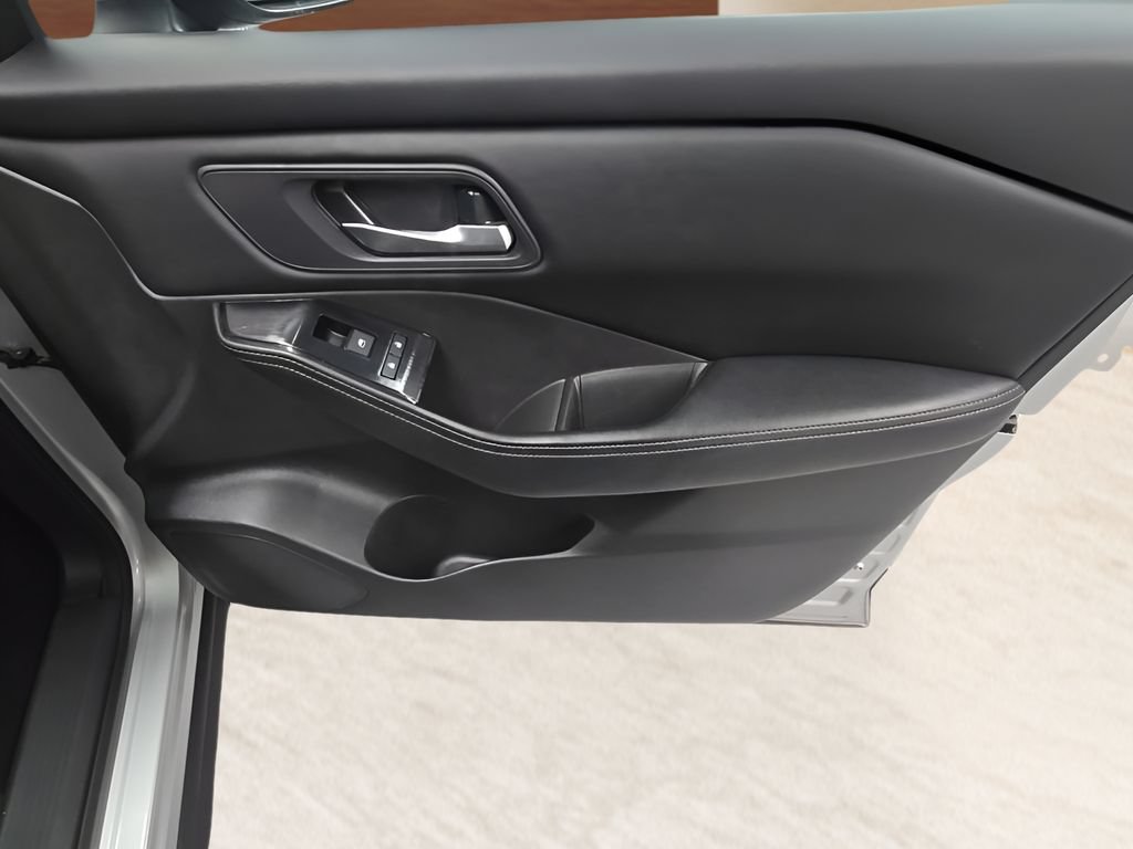 Used 2024 Nissan Rogue SV FWD image 25