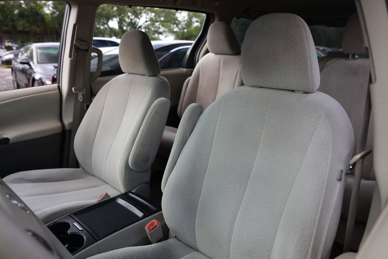 Used 2011 Toyota Sienna LE image 6