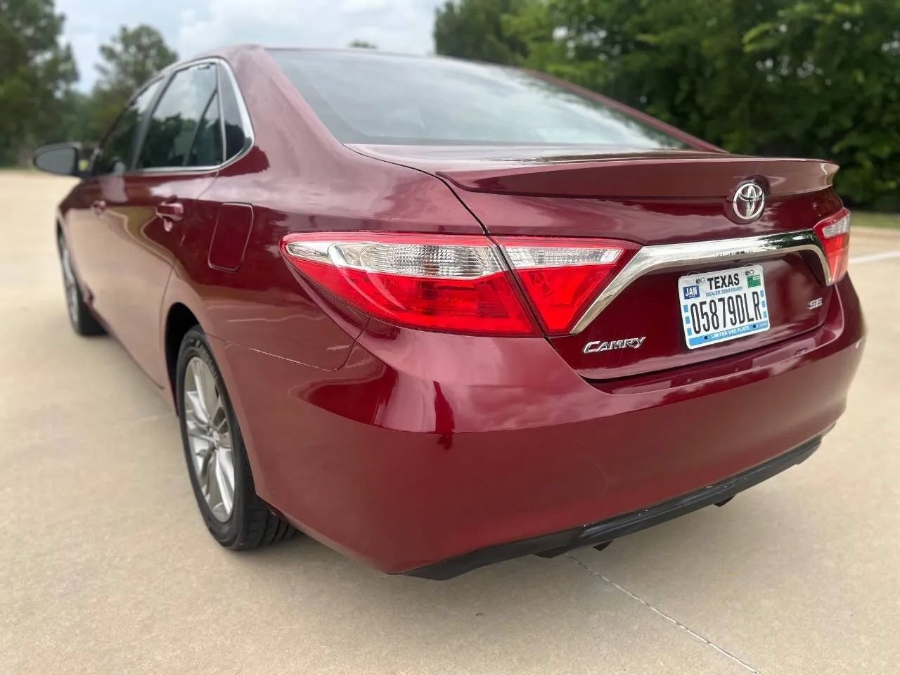 Used 2017 Toyota Camry SE FWD image 8