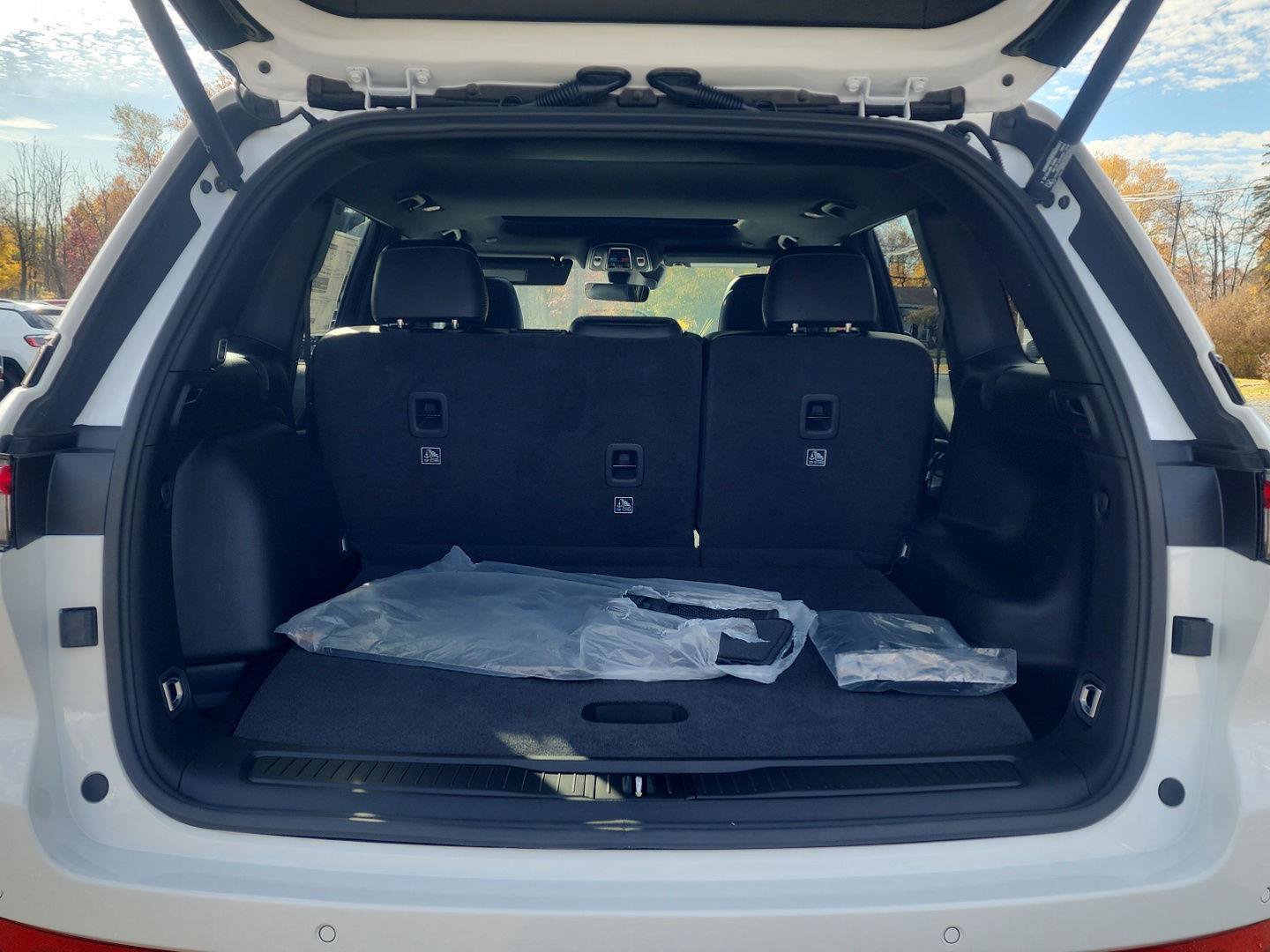 New 2025 Jeep Grand Cherokee Altitude image 15