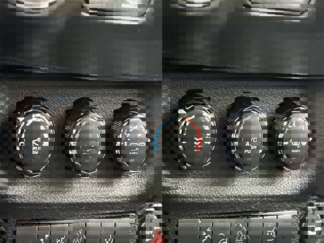 Used 2018 Jeep Wrangler Sahara w/ Connectivity Group image 11