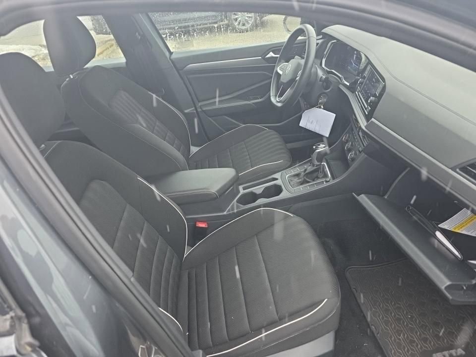 Used 2024 Volkswagen Jetta Sport image 9