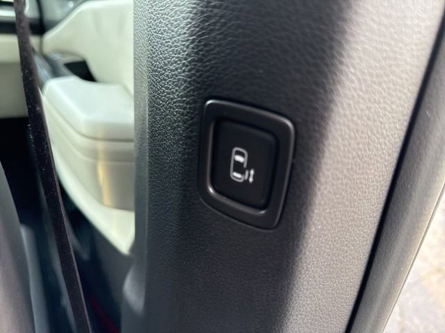 Used 2023 Kia Carnival LX image 41