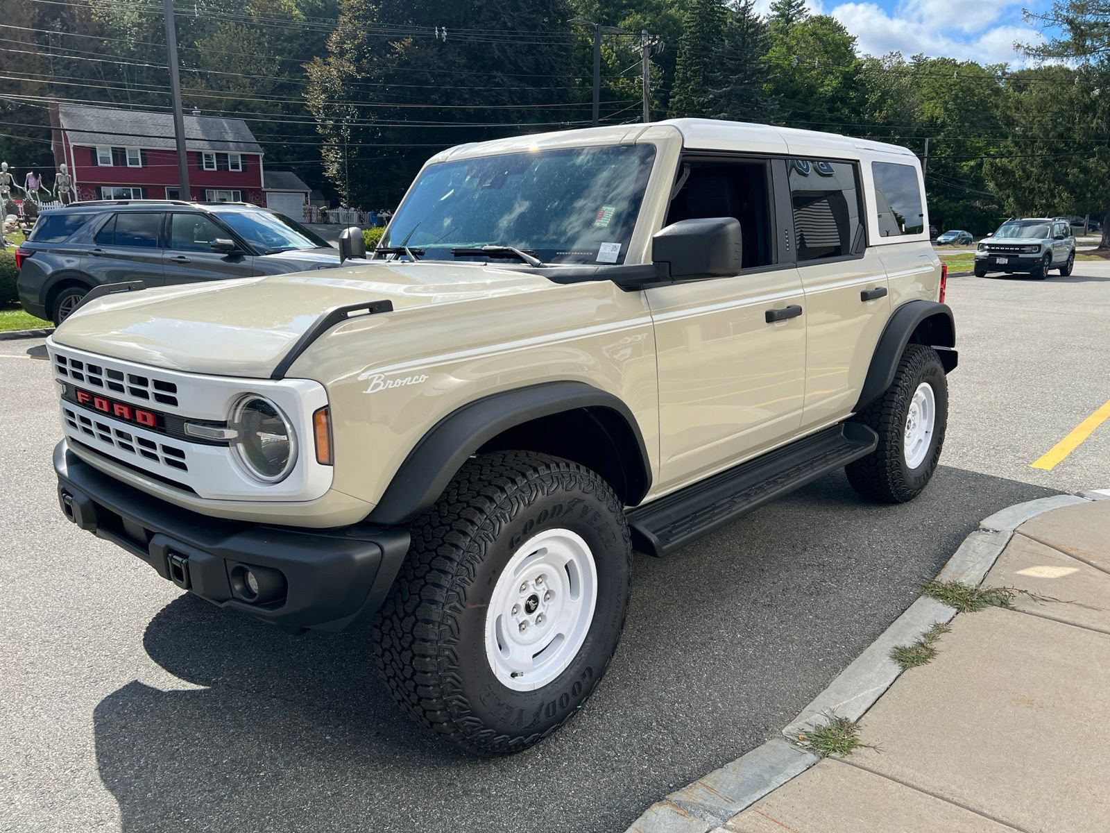 New 2026 Ford Bronco Heritage Edition AWD/4WD image 3