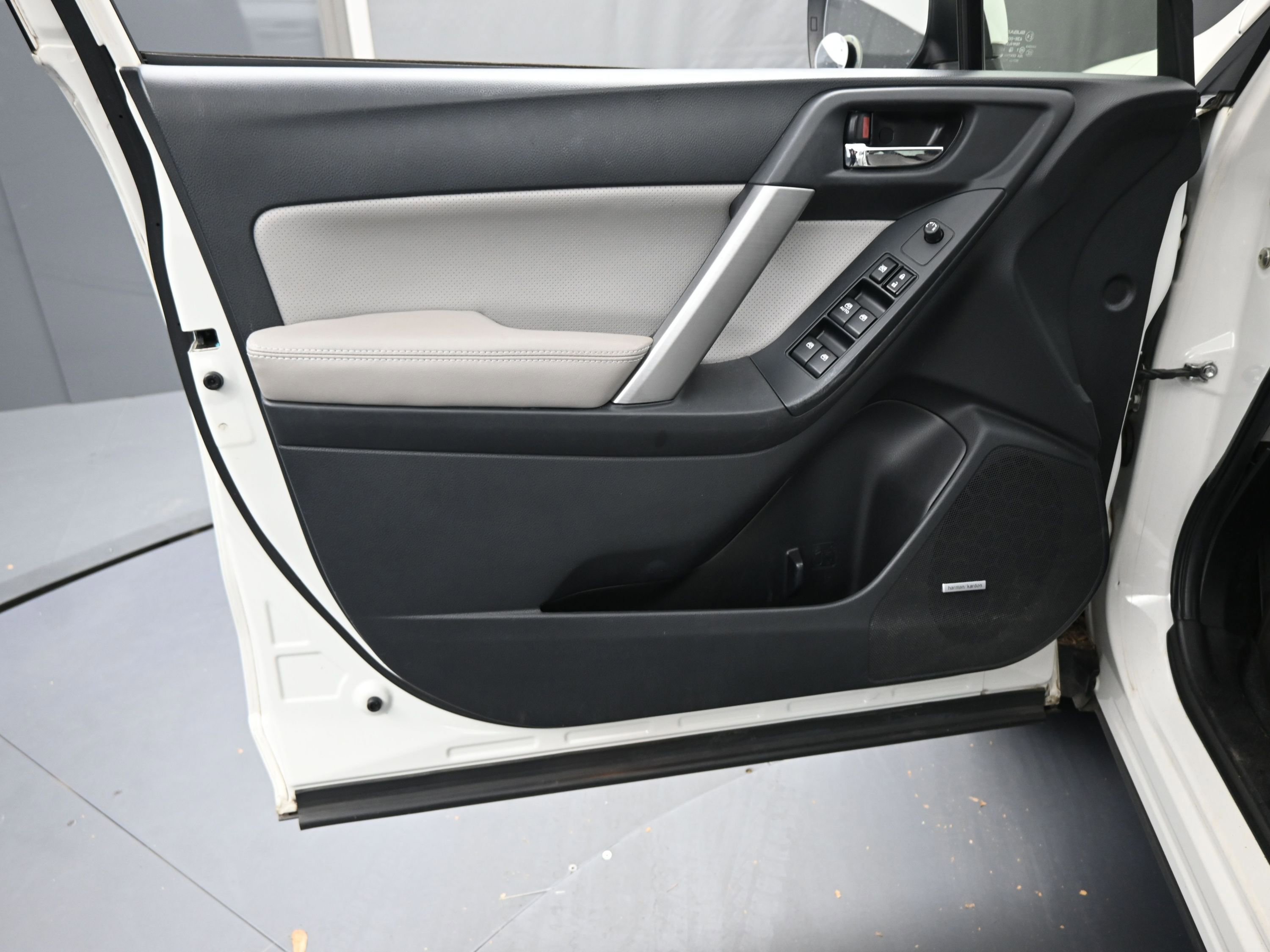 Used 2015 Subaru Forester 2.5i Touring w/ Eyesight & Navigation System image 15