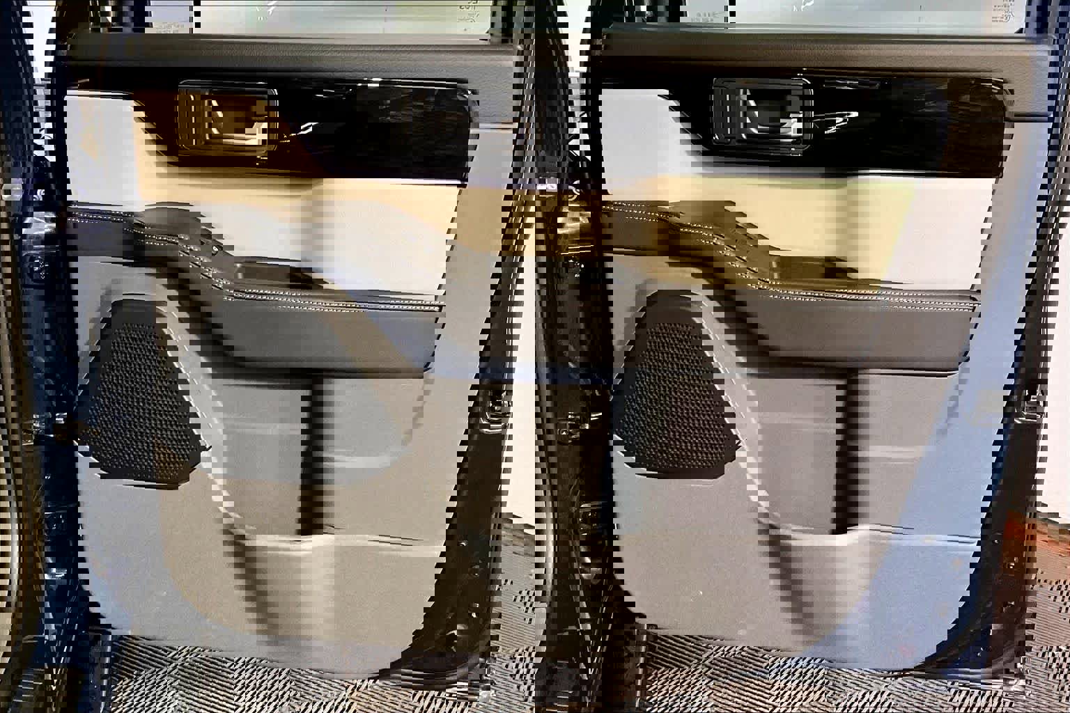 Used 2025 INEOS Grenadier image 23