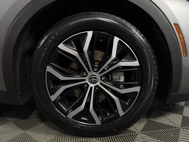 Used 2024 Toyota Crown XLE image 11