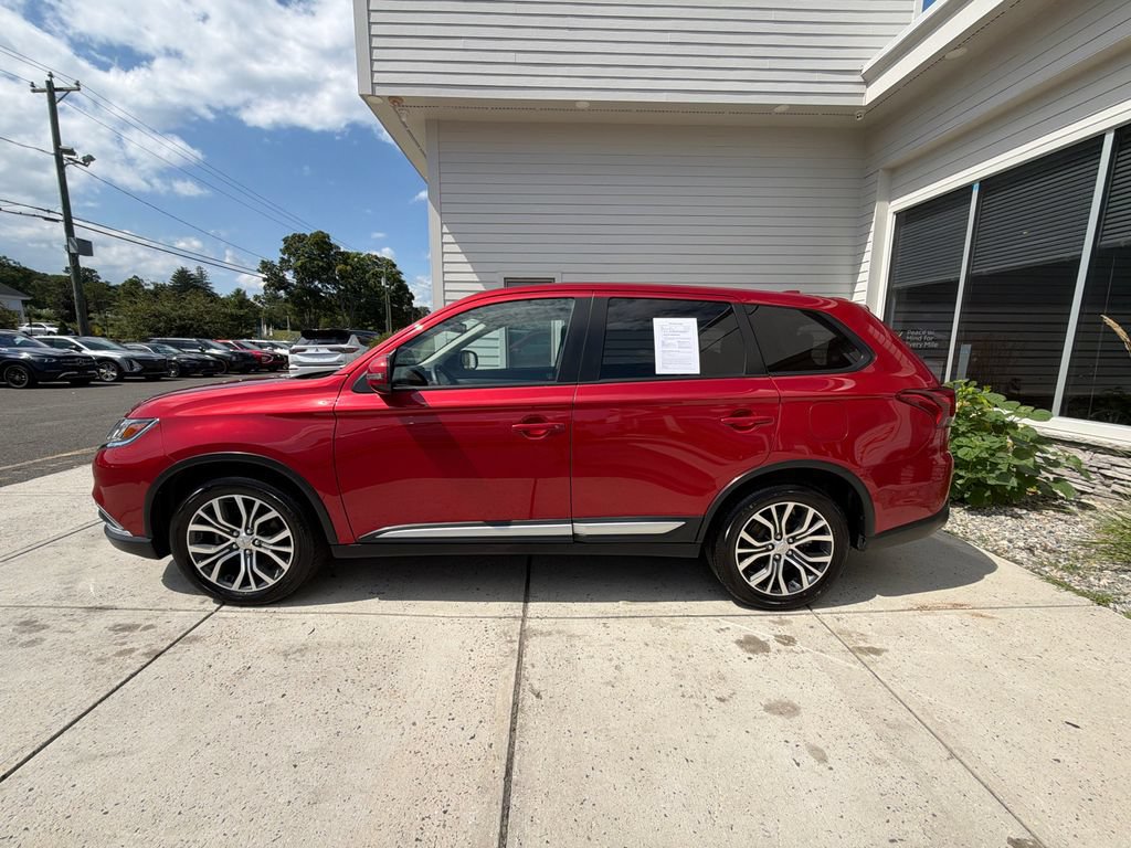 Used 2018 Mitsubishi Outlander SE AWD/4WD image 10