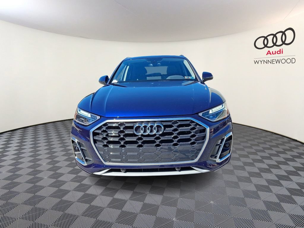 Used 2023 Audi Q5 2.0T Premium w/ Convenience Package AWD/4WD image 2