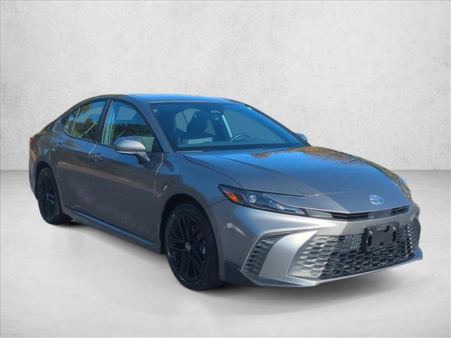 Used 2025 Toyota Camry SE image 3