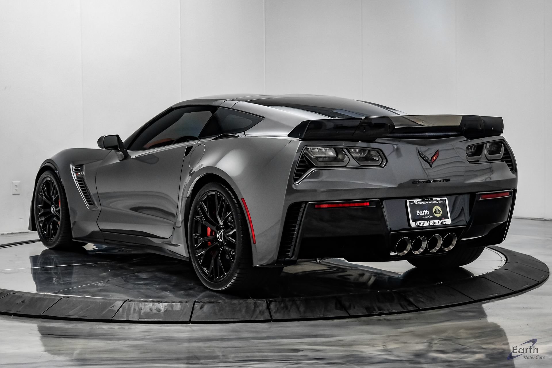 Used 2015 Chevrolet Corvette Z06 w/ 3LZ Preferred Equipment Group RWD image 13