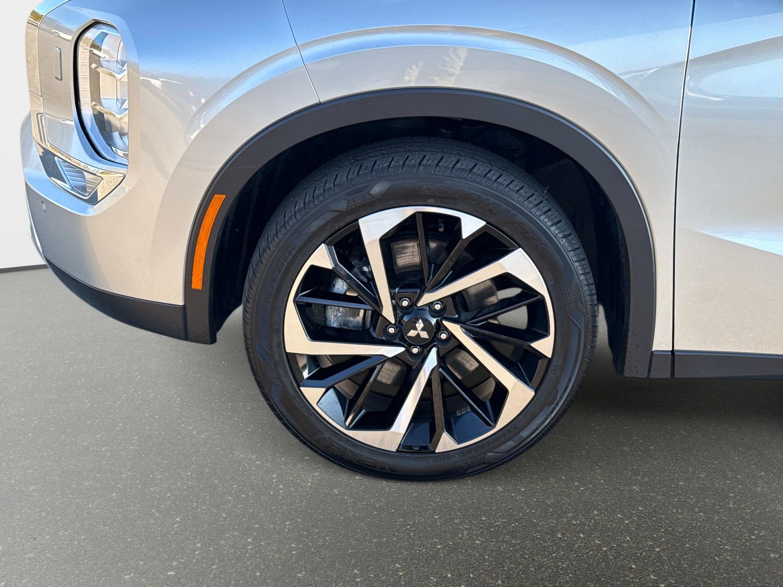 Used 2024 Mitsubishi Outlander SE image 12