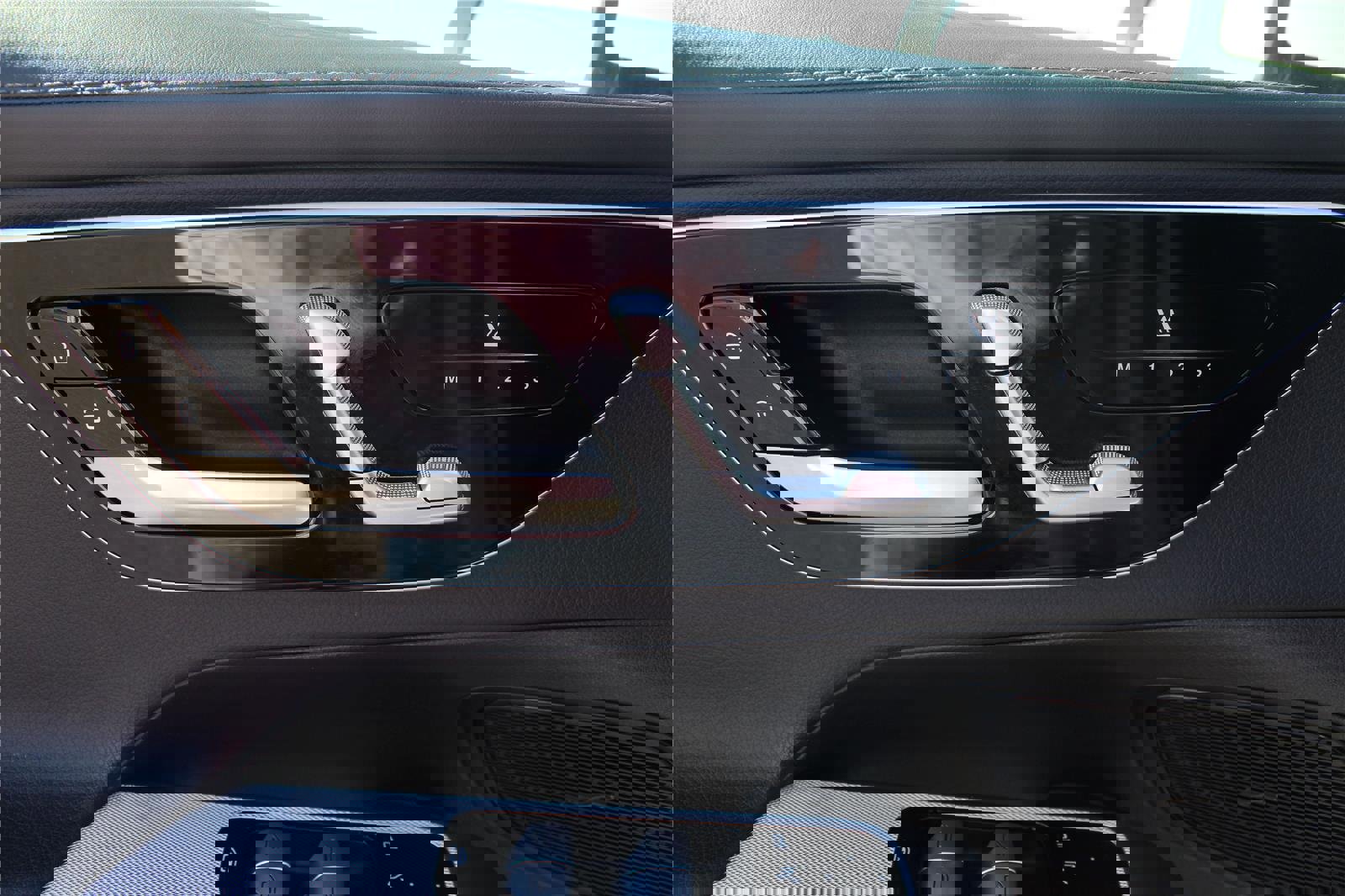 Used 2024 Mercedes-Benz GLC 300 4MATIC image 34