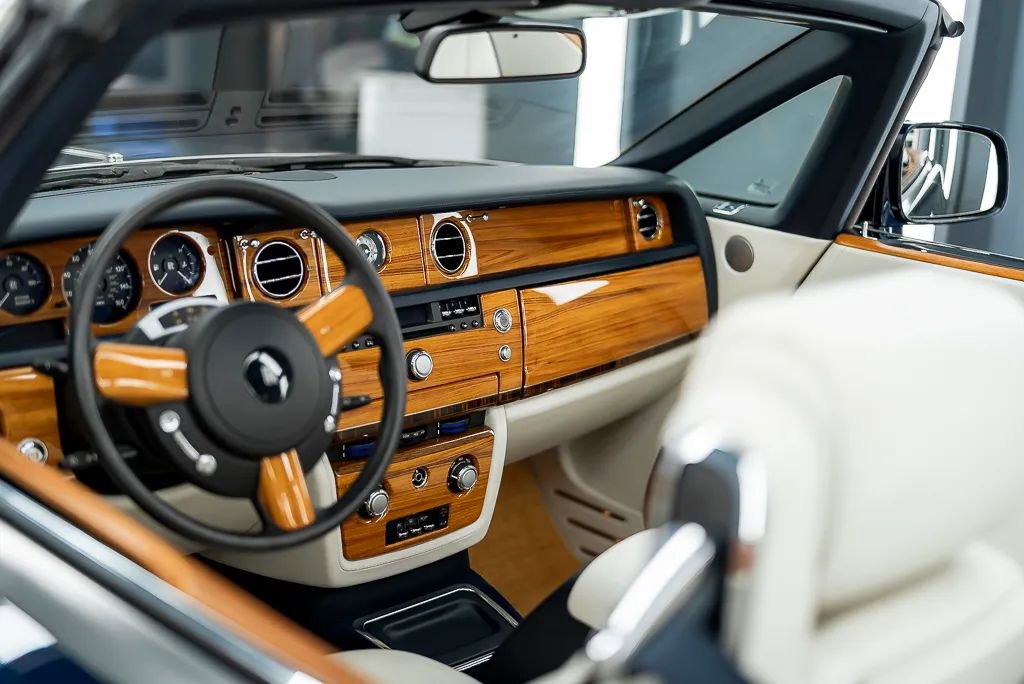 Used 2010 Rolls-Royce Phantom Drophead Coupe RWD image 38