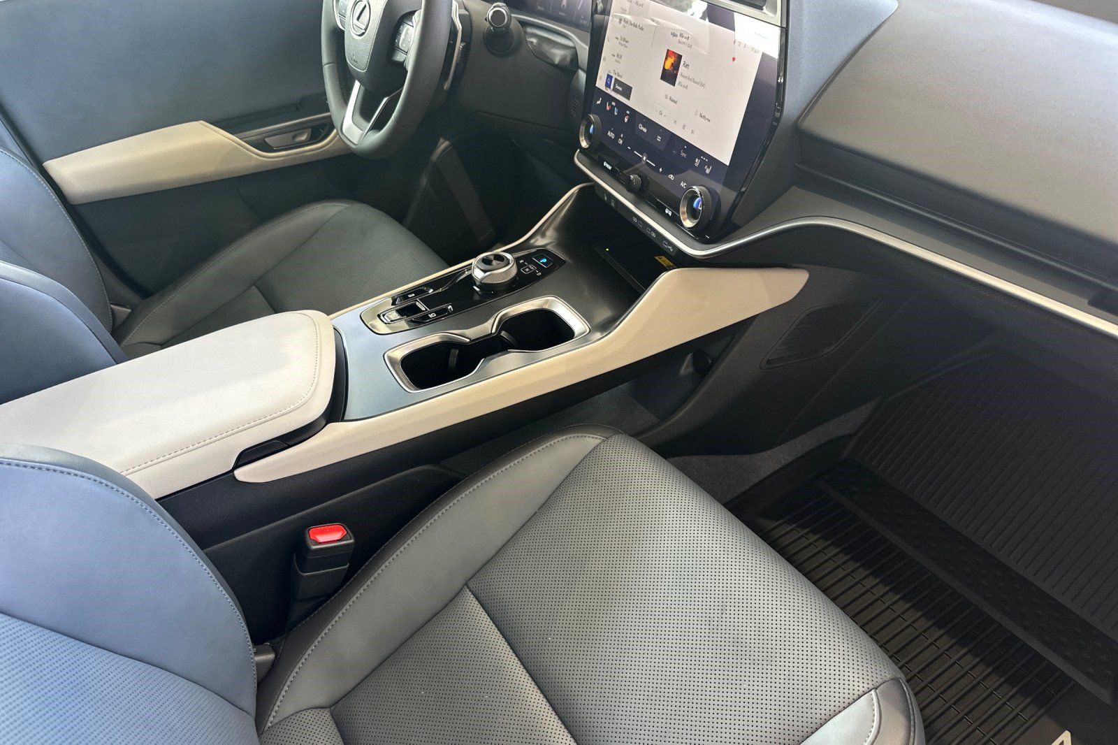 Certified 2023 Lexus RZ 450e Premium w/ Technology Package AWD/4WD image 20