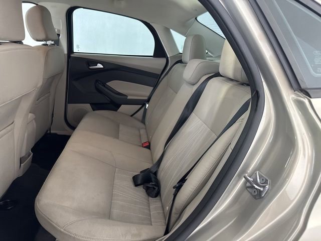 Used 2015 Ford Focus SE w/ SE Cold Weather Package image 26