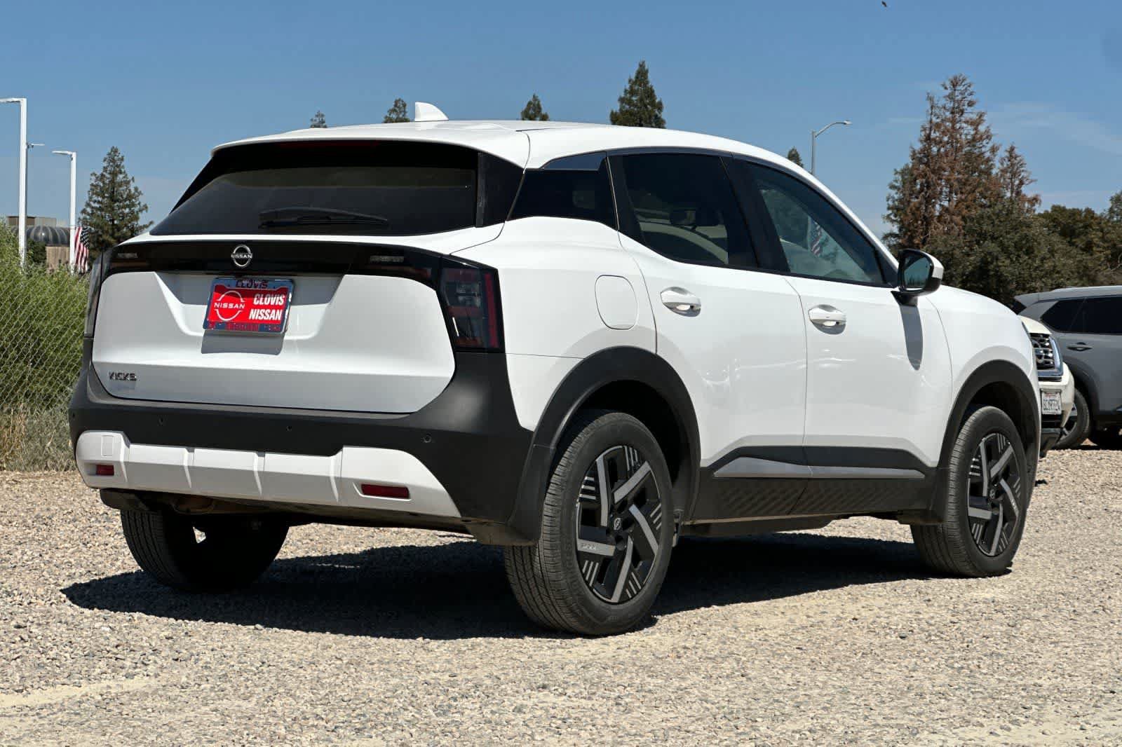 Used 2025 Nissan Kicks SV FWD image 3