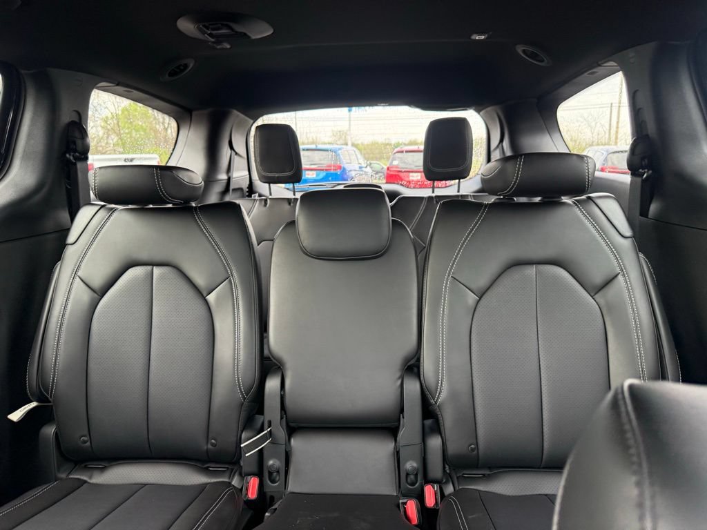 New 2026 Chrysler Pacifica Select FWD image 29