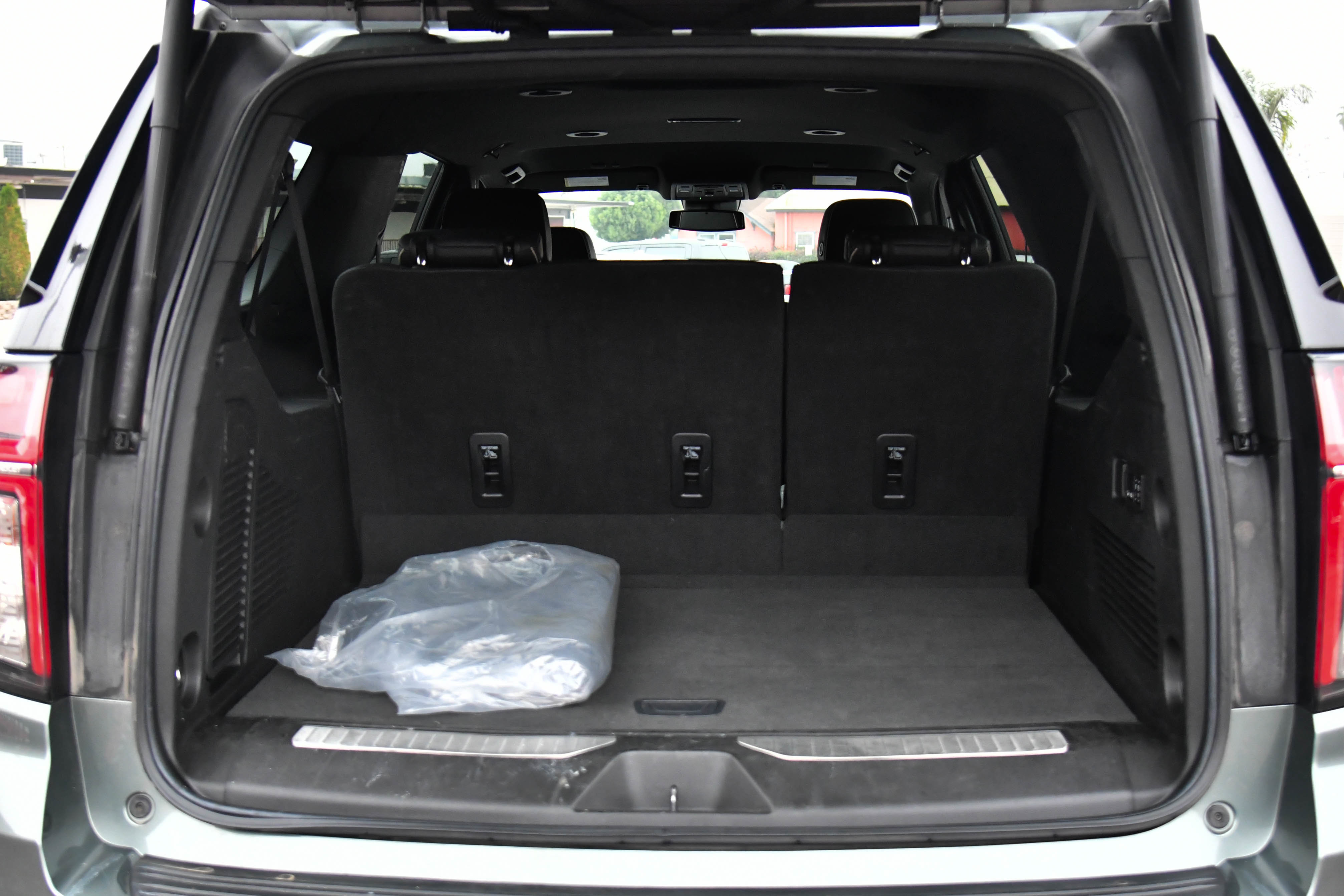 Used 2023 Chevrolet Suburban Premier image 45