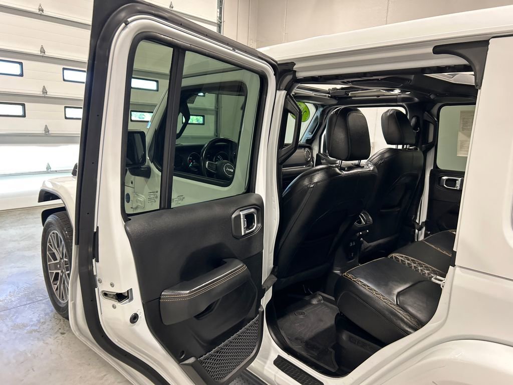 Used 2022 Jeep Wrangler Unlimited Sahara image 32
