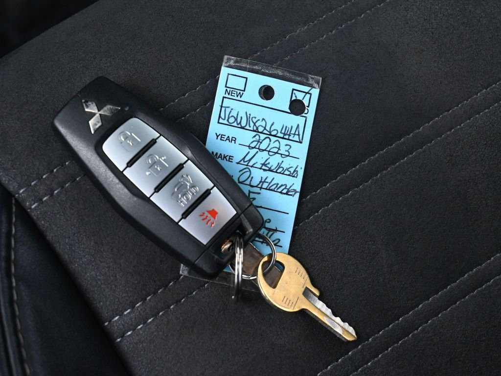 Used 2023 Mitsubishi Outlander SE image 18