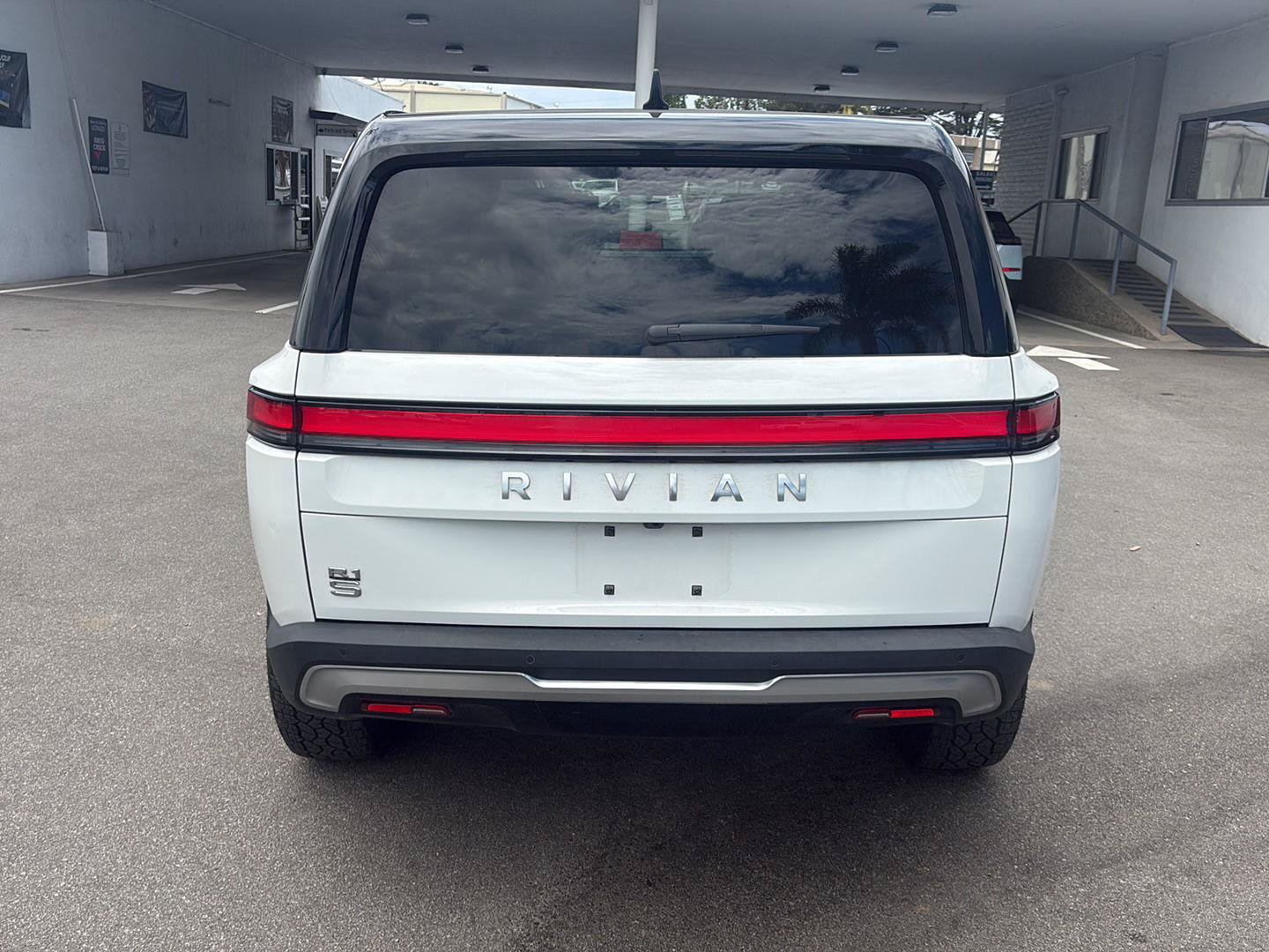 Used 2026 Rivian R1S Adventure AWD/4WD image 6