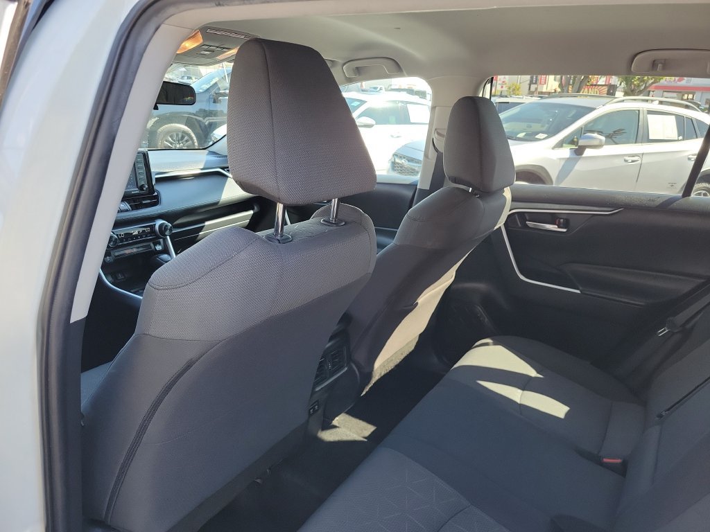 Used 2021 Toyota RAV4 XLE w/ Carpet Mat Package (TMS) FWD image 15