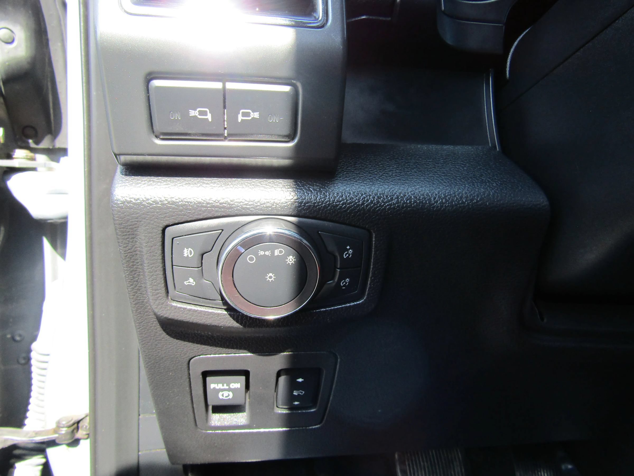 Used 2019 Ford F150 Lariat w/ Equipment Group 502A Luxury AWD/4WD image 22