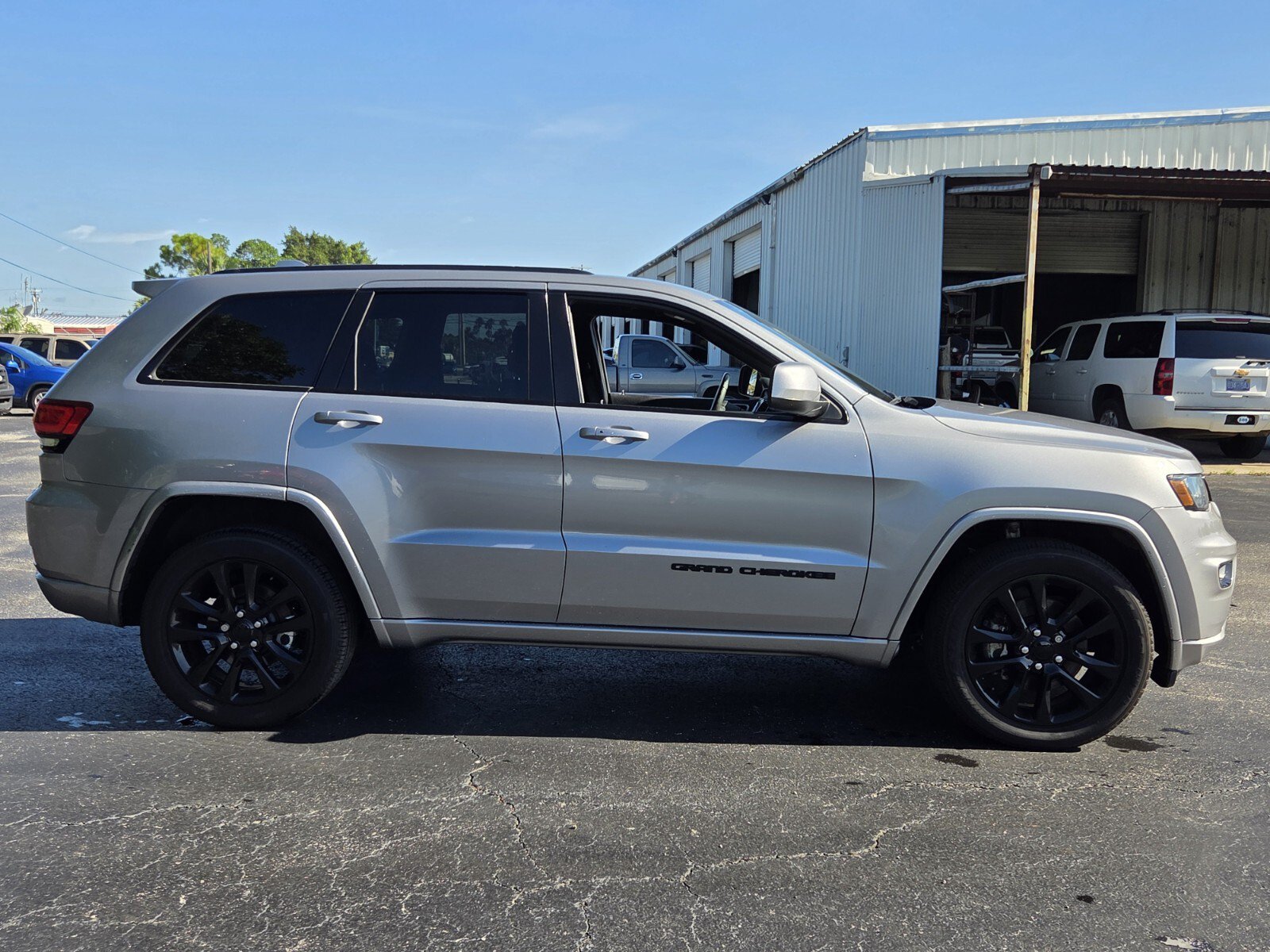 Used 2021 Jeep Grand Cherokee Laredo X RWD image 6