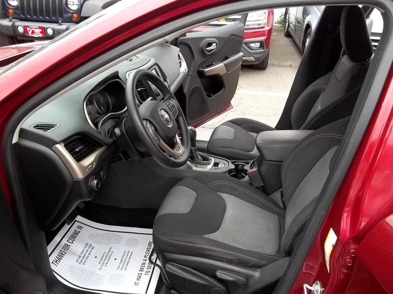 Used 2017 Jeep Cherokee Sport image 8