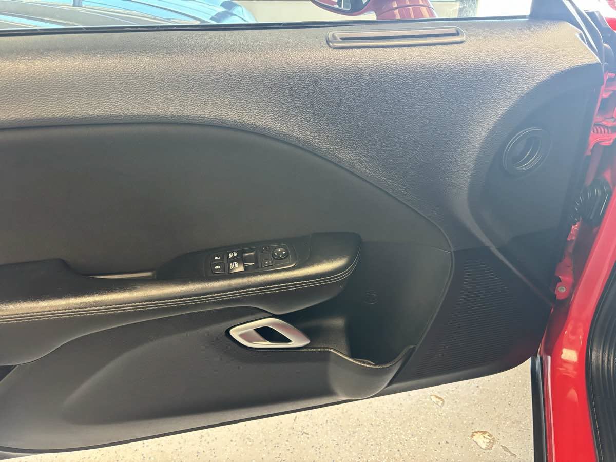 Used 2016 Dodge Challenger SXT RWD image 18