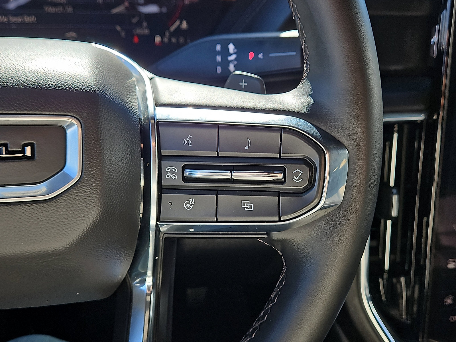 Used 2025 GMC Yukon XL Denali image 19