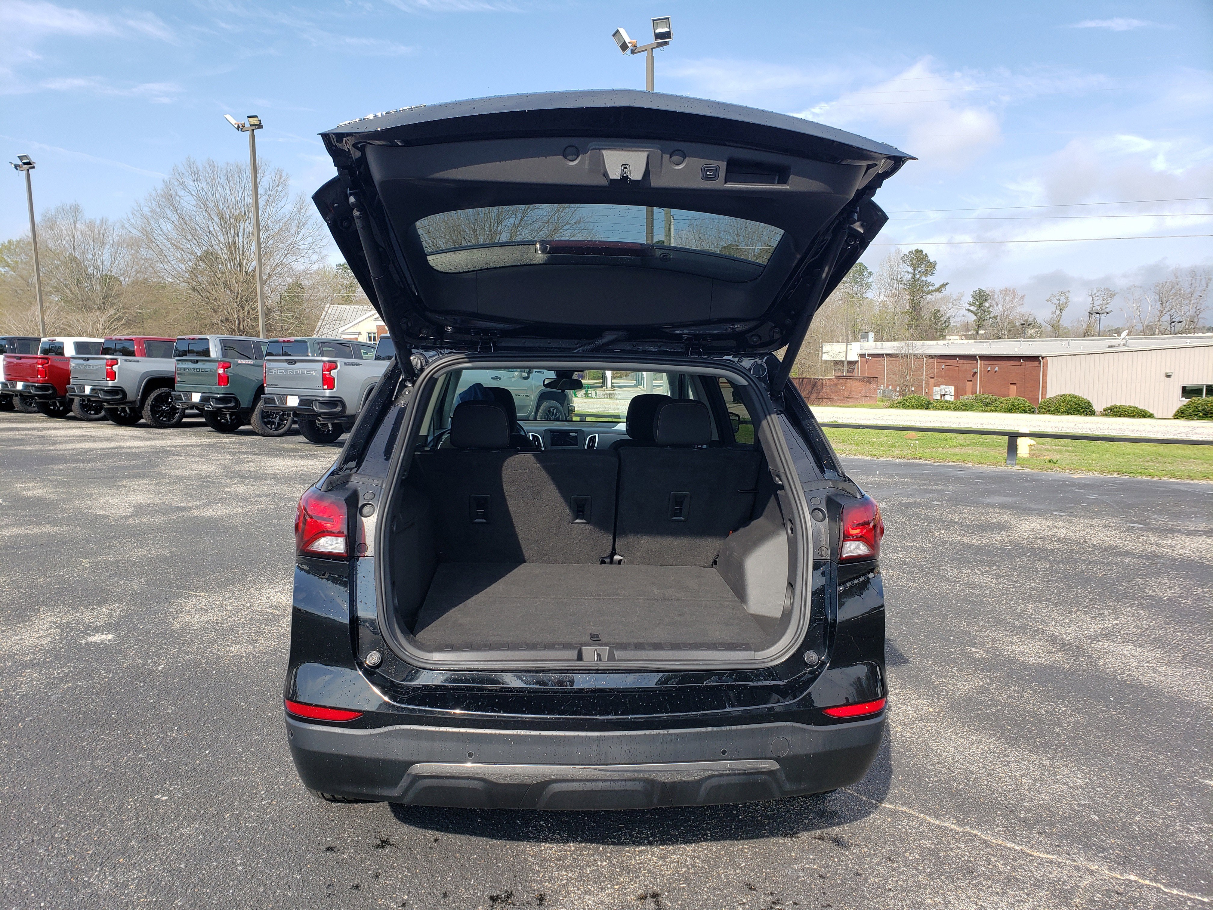 Used 2022 Chevrolet Equinox LT w/ Driver Convenience Package image 9