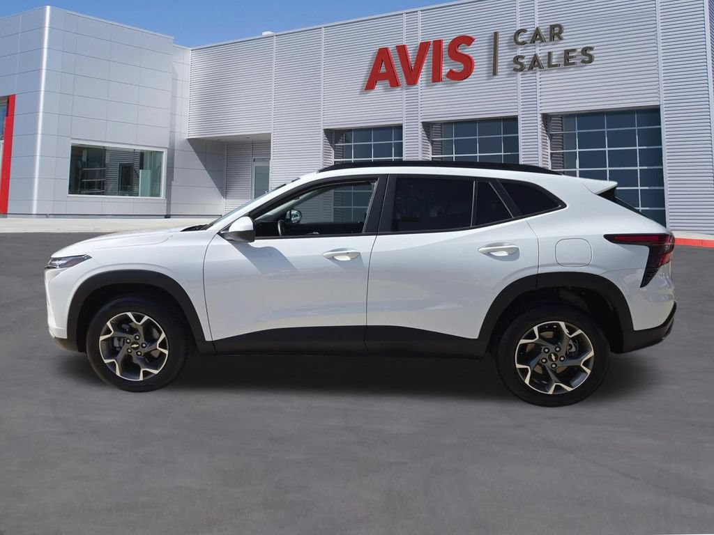 Used 2025 Chevrolet Trax LT w/ LT Convenience Package FWD image 2