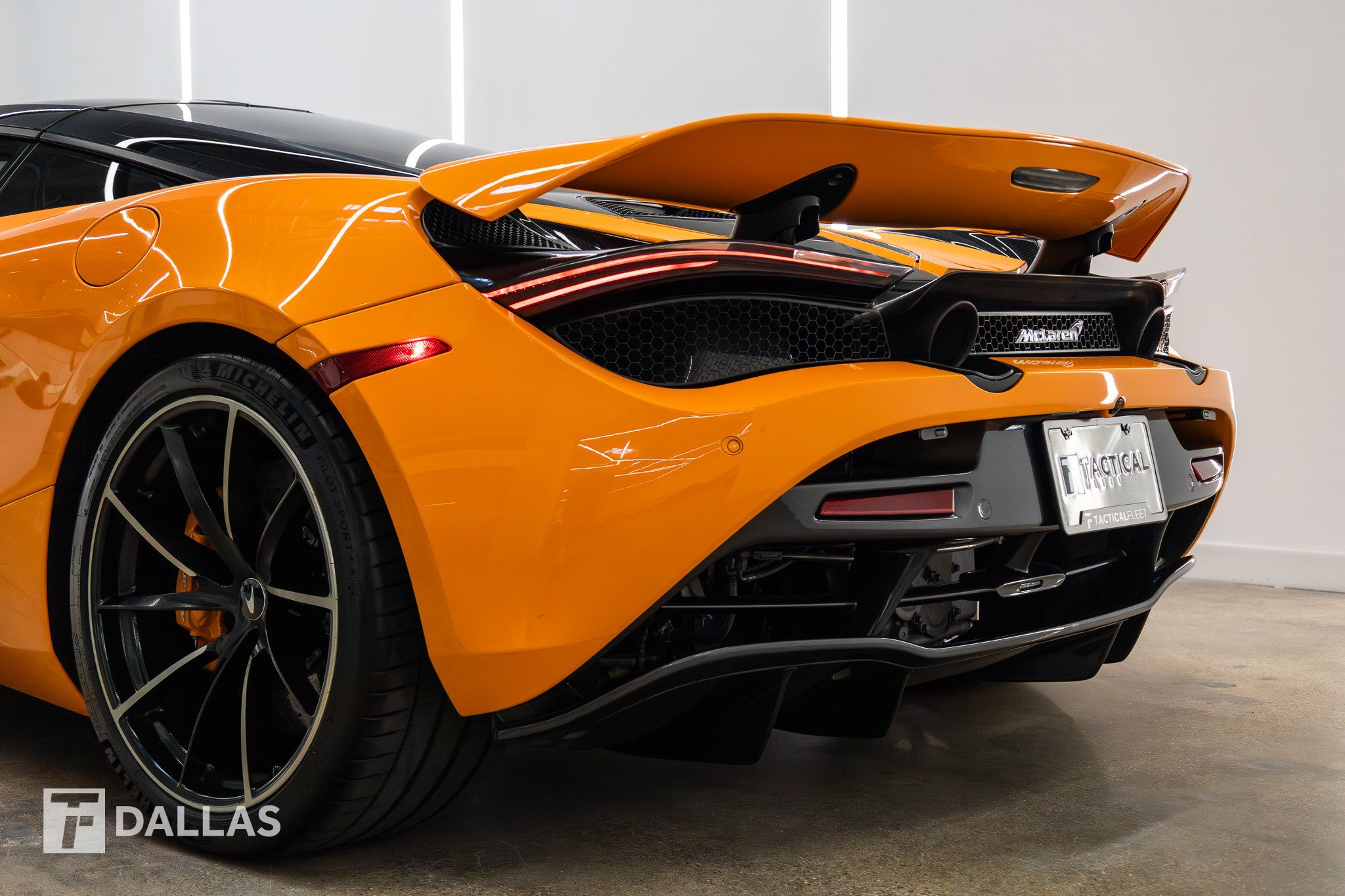 Used 2019 McLaren 720S RWD image 9