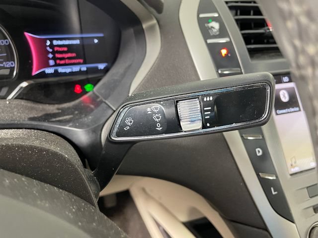Used 2017 Lincoln MKZ Reserve FWD image 11