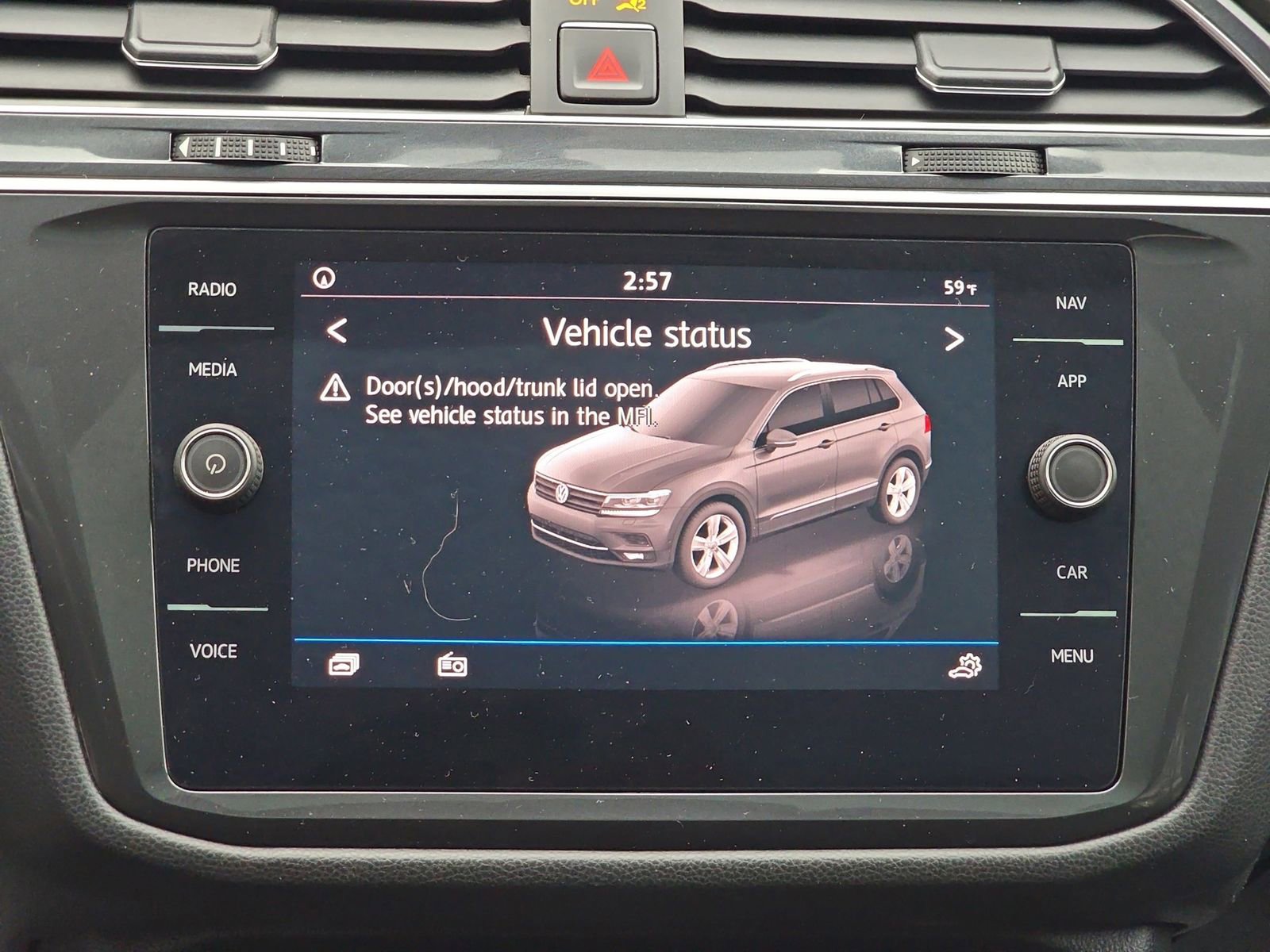 Used 2018 Volkswagen Tiguan SEL image 27