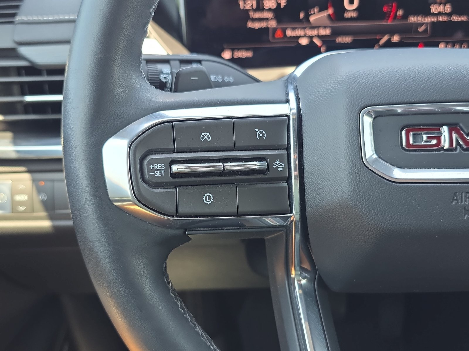 Used 2026 GMC Acadia Elevation w/ Elevation Premium Package FWD image 14