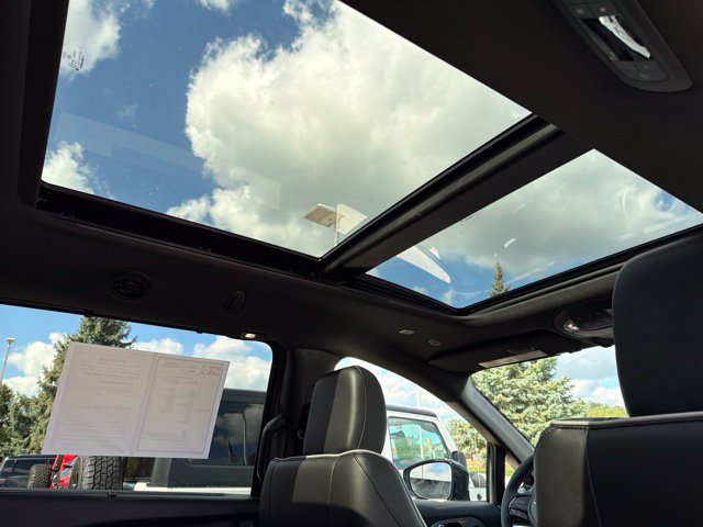 Certified 2025 Chrysler Pacifica Limited AWD/4WD image 17