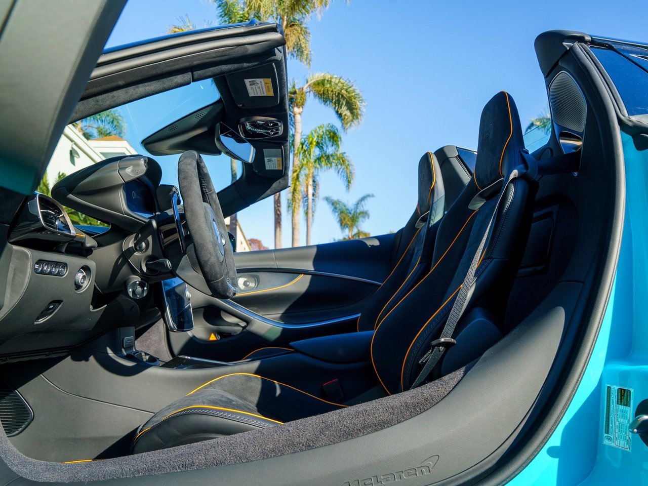 Used 2025 McLaren Artura Spider image 13