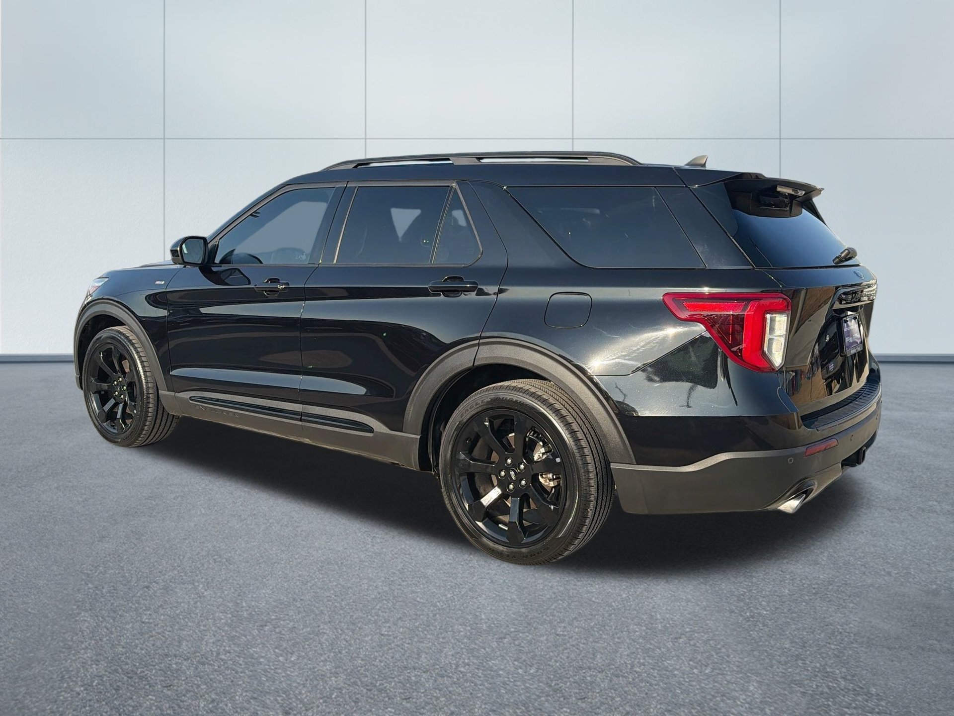 Certified 2023 Ford Explorer ST-Line w/ Class IV Trailer Tow Package RWD image 9