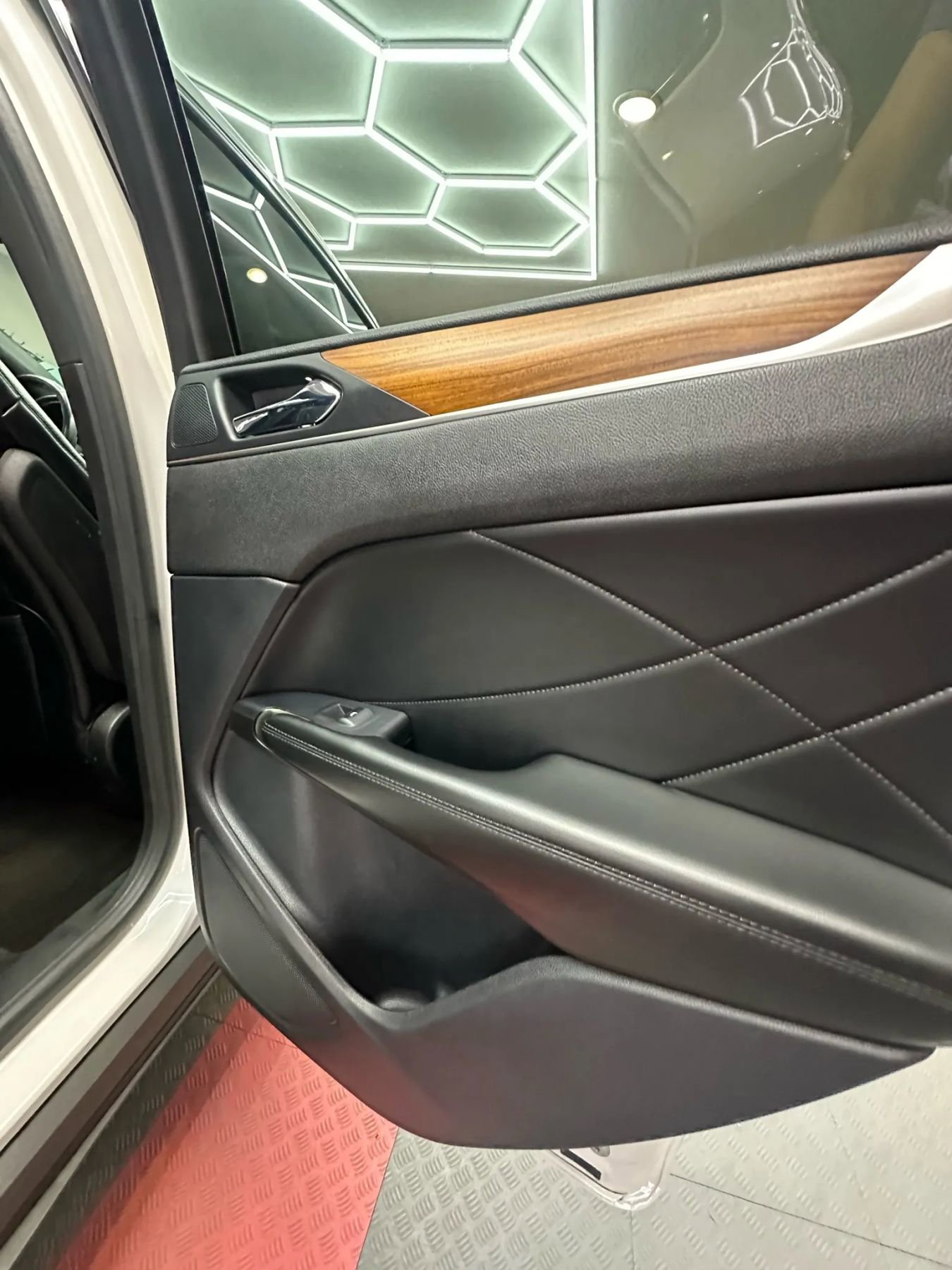 Used 2015 Lincoln MKC AWD w/ Equipment Group 102A Reserve image 28