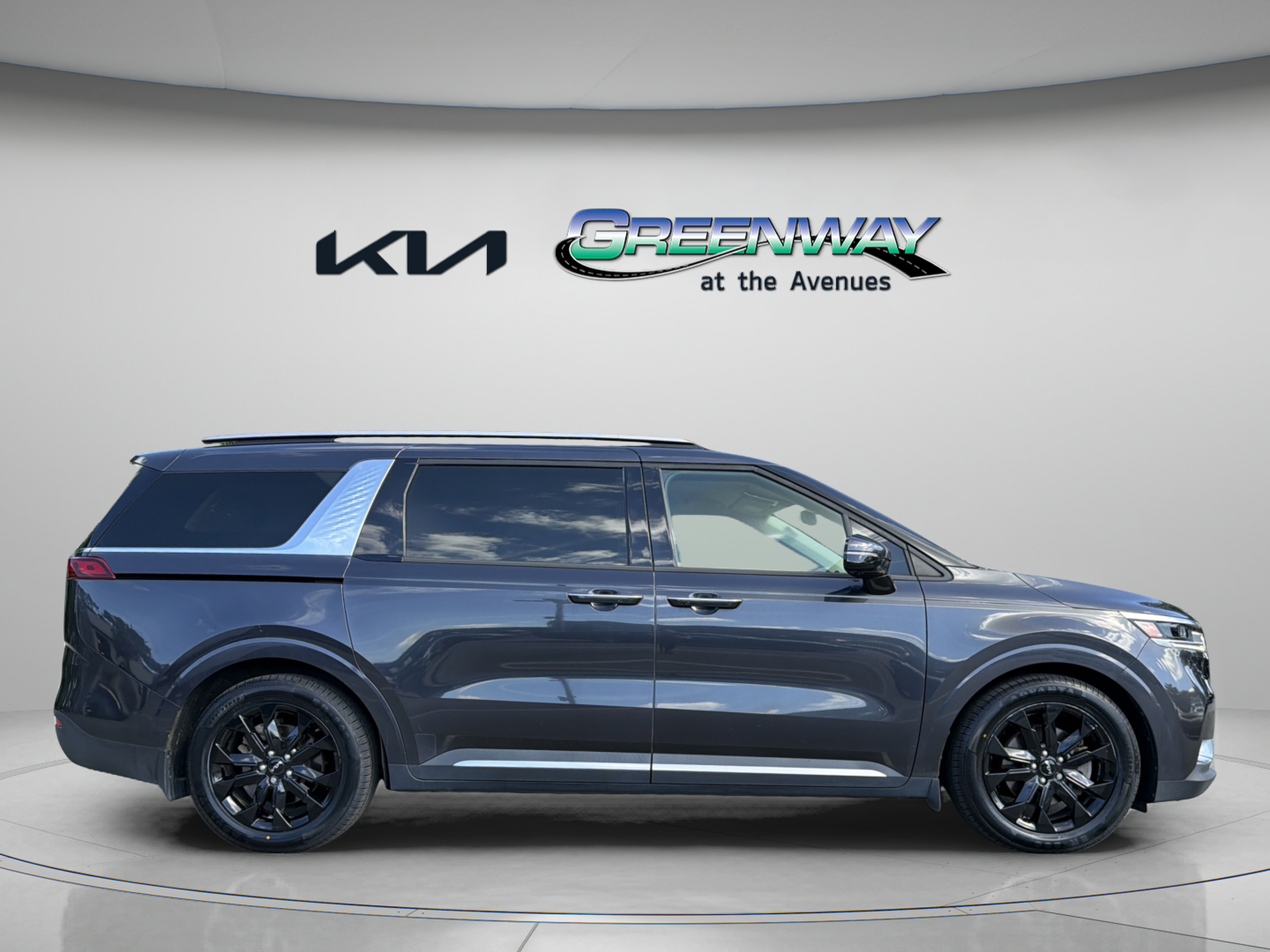 Used 2022 Kia Carnival SX FWD image 7