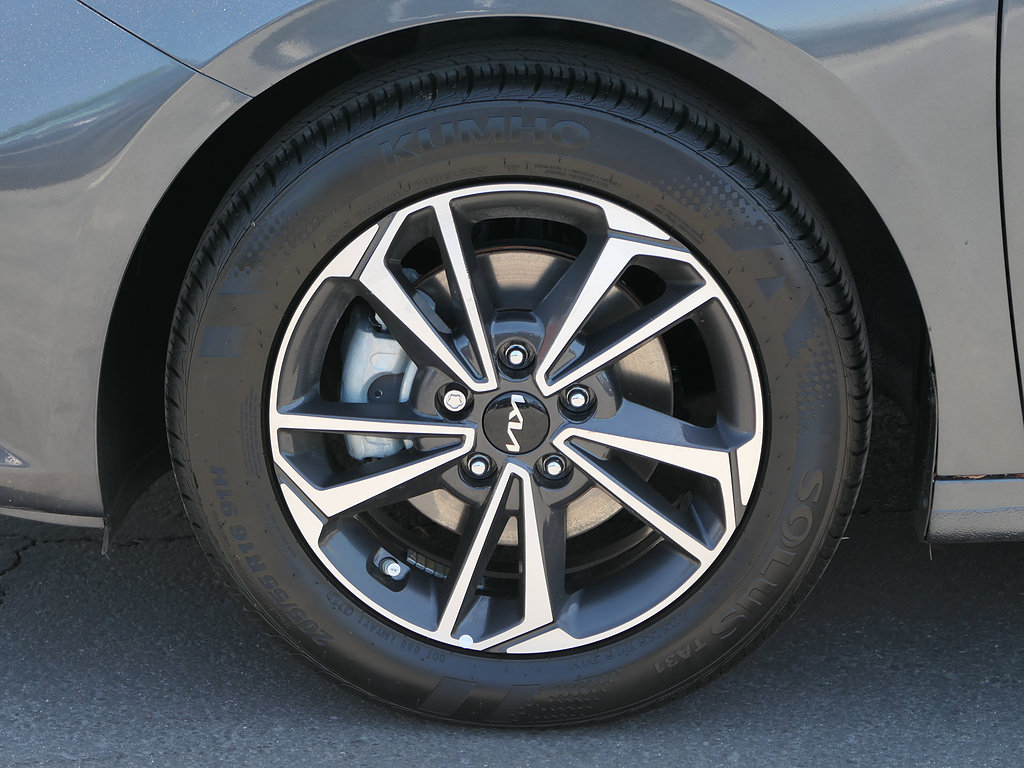 Used 2024 Kia Forte LXS w/ LXS Technology Package FWD image 9