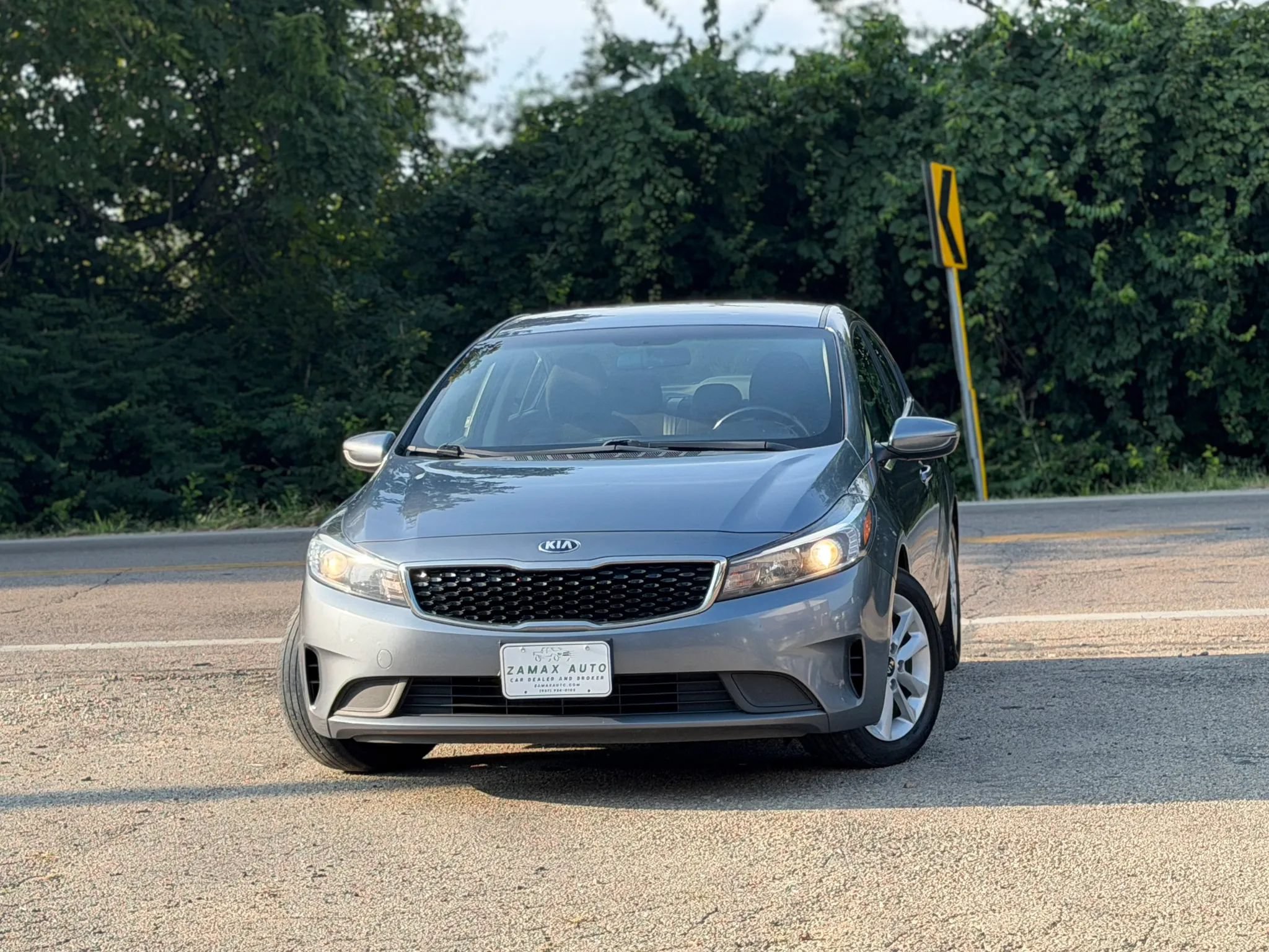 Used 2017 Kia Forte S FWD image 1