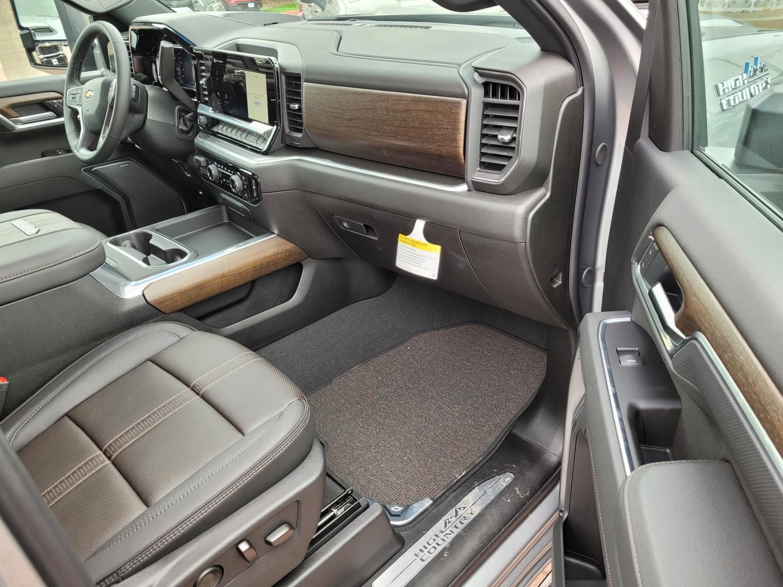 New 2026 Chevrolet Silverado 3500 High Country w/ Technology Package AWD/4WD image 6