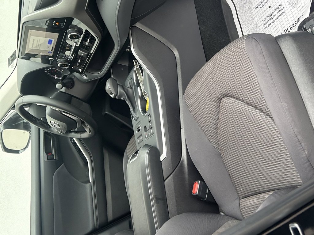 Certified 2025 Toyota Highlander LE image 13